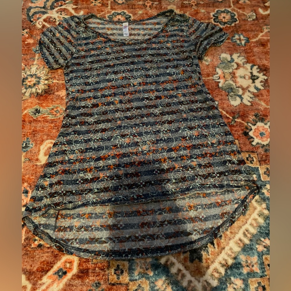 Women’s lularoe top